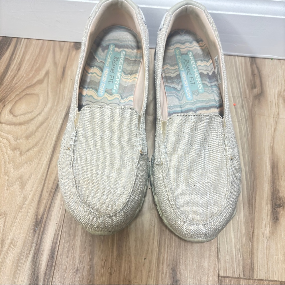 Skechers Beige w/gold shimmer Slip-On Shoes women’s 7.5